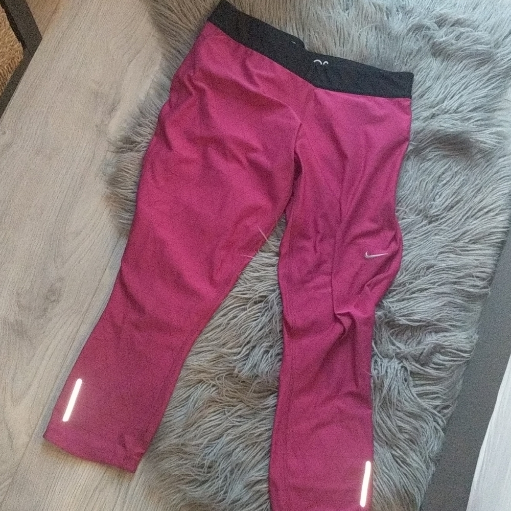 NIKE DRI FIT ATHLETIC CAPRI LEGGINGS SIZE L